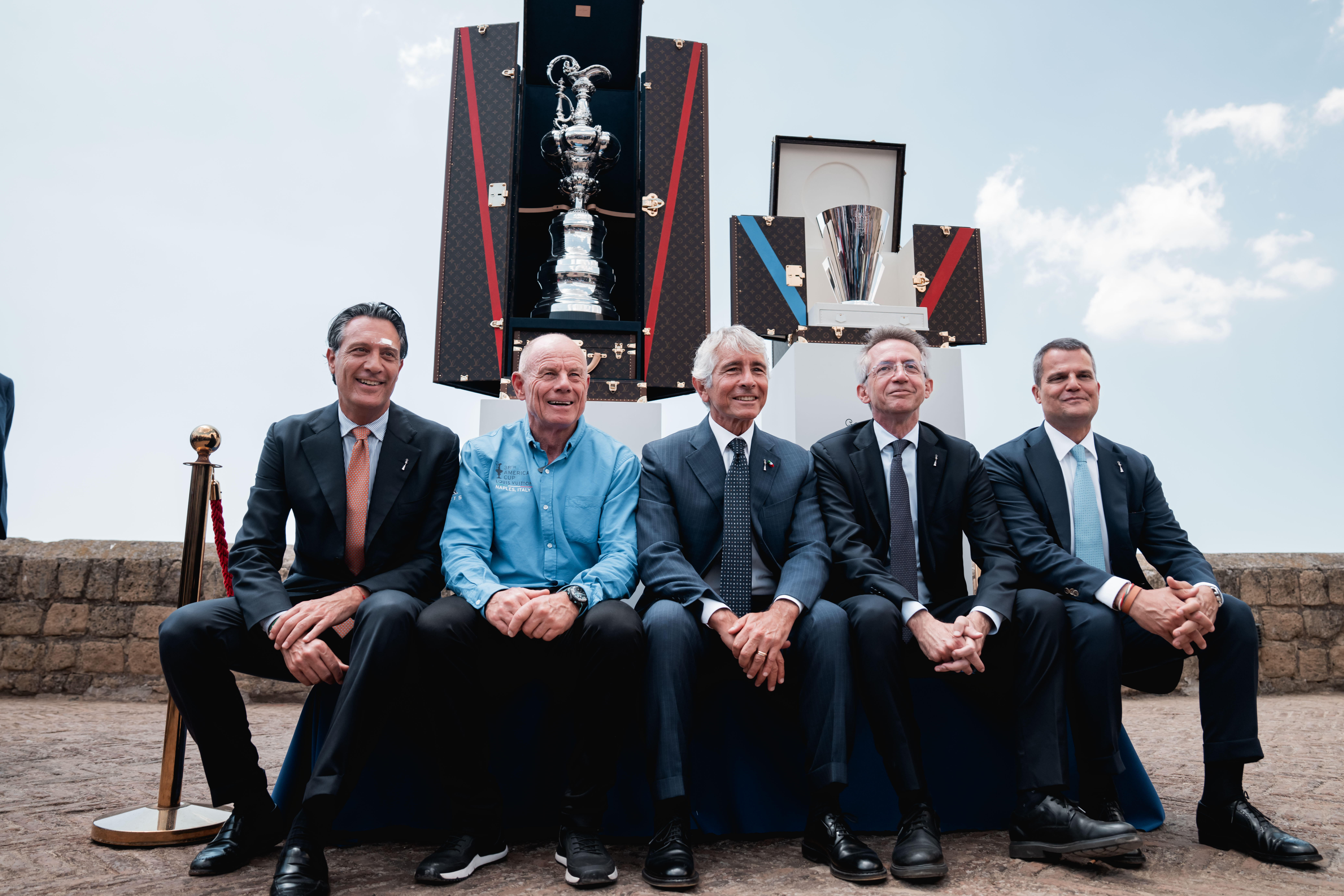 America’s Cup Napoli2027. I trofei a Castel dell’Ovo. Mezzaroma:“lavoriamo con entusiasmo e guardiamo già oltre”