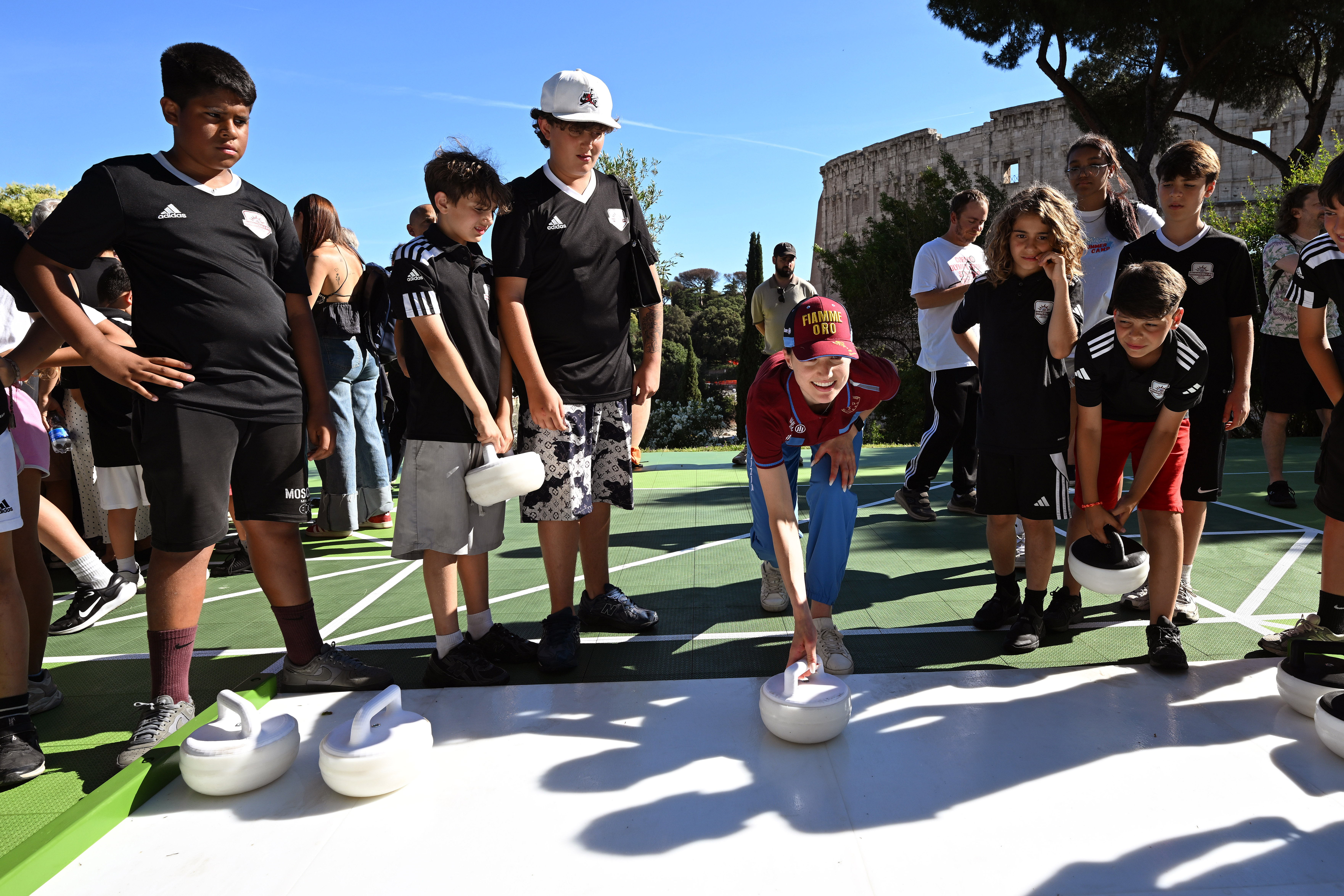 Colle Oppio laboratorio di futuro. Al Colosseo arriva il curling e nasce un nuovo modo di vivere lo sport