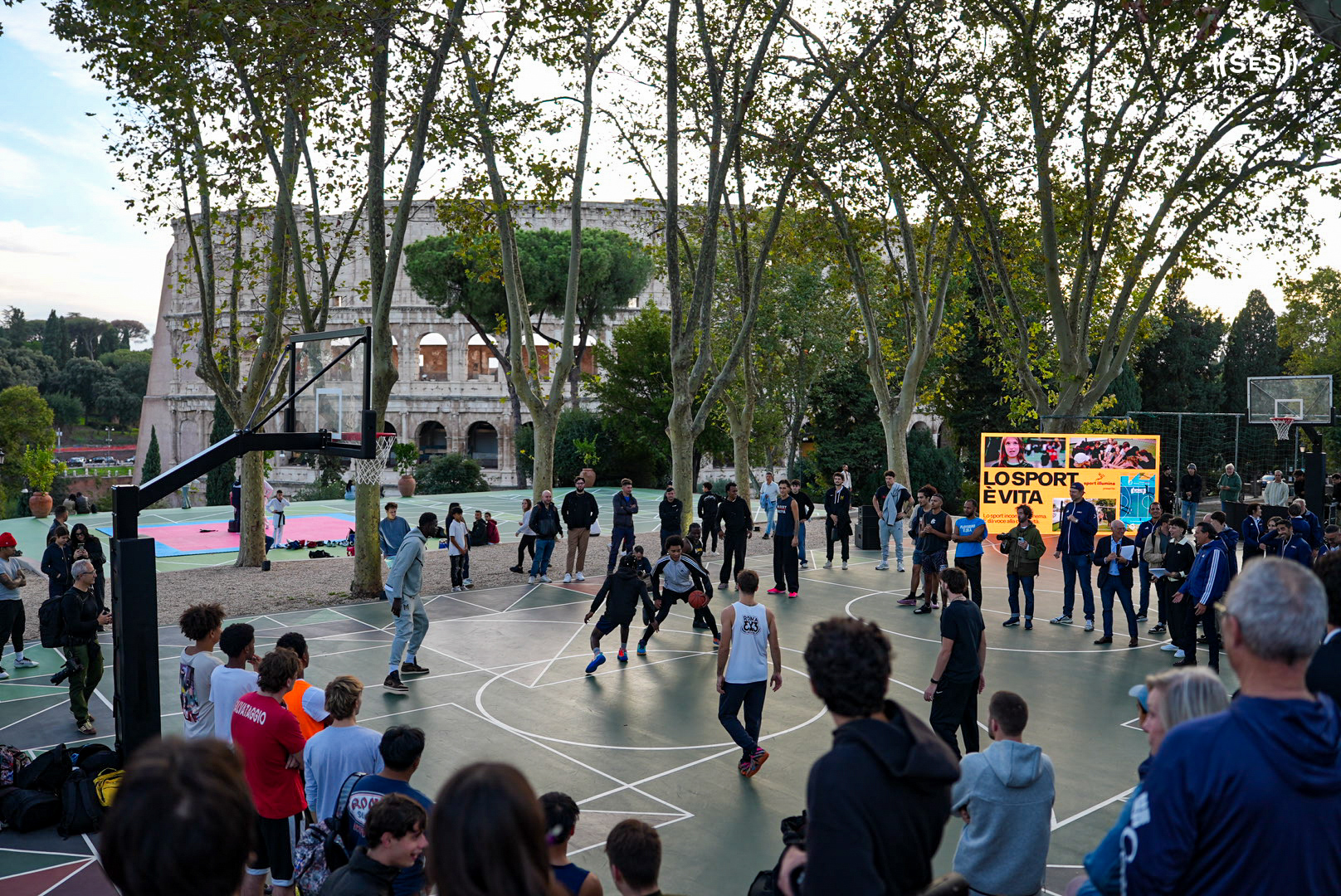 Il cinema racconta, il basket unisce, la musica accende: a Colle Oppio lo sport è vita