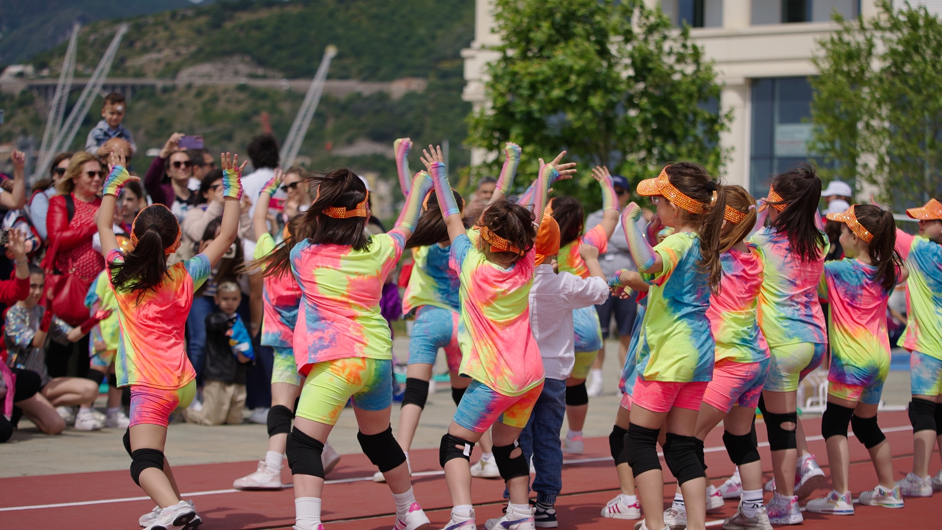 Spazi Civici Tour 2025. Migliaia di ragazzi in piazza a Salerno per un sabato tra sport, musica, laboratori e sorrisi