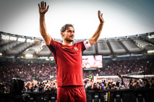 totti giro di campo postpartita roma genoa 2016 17 174