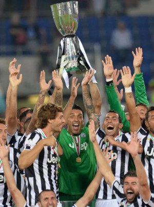 buffon alza supercoppa