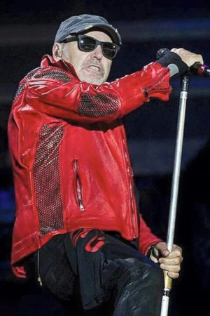 vasco rossi giacca in concerto