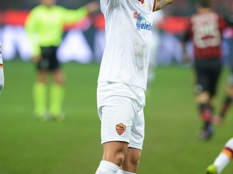 esultanza gol strootman milan roma 2013 14   esultanza gol strootman milan roma 2013 14