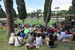 folla a piazza di siena maggio   foto mezzelani  gmt203