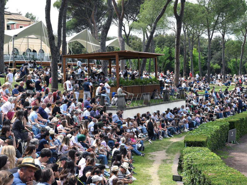 folla piazza di siena 25 magggio foto mezzelani gmt 158 folla piazza di siena 25 magggio foto mezzelani gmt 158