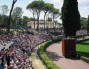 piazza di siena piena di gente  foto mezzelani gmt 015