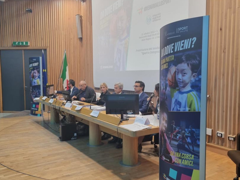 tavolo relatori tavolo relatori