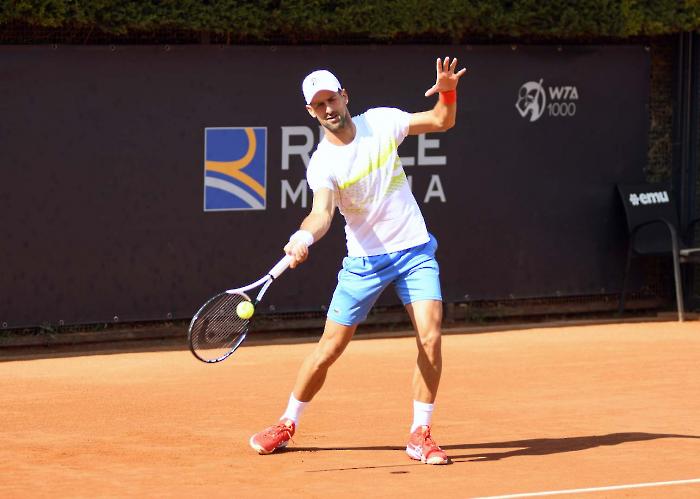 Nole Djokovic in allenamento foto Dallavecchia  GMT 229